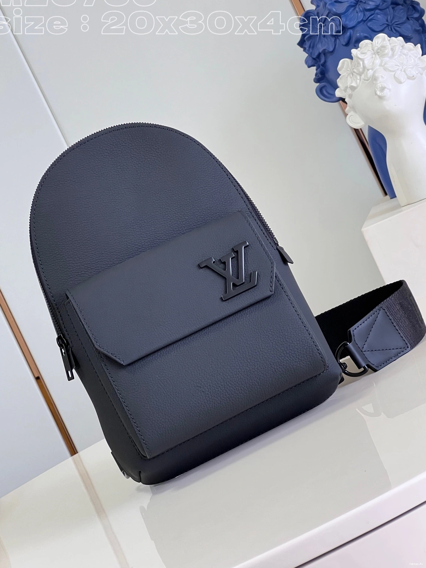 VUITTON Slingbag LOUIS Pilot 0227